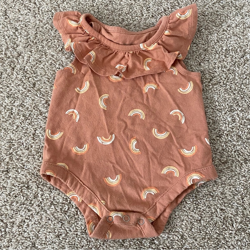 Grayson Mini baby girls rainbow ruffle bodysuit size 0-3 months